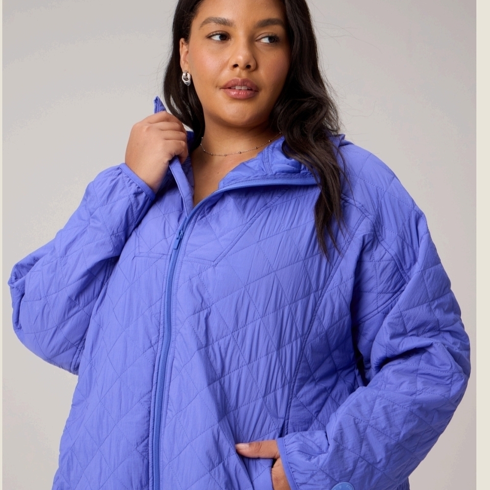 Fabletics Vibrant Purple Puffer Jacket + Shorts Set - Picture 6 of 7